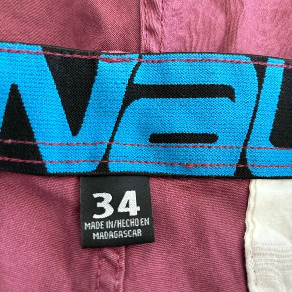 DENALI Men's Stretch Waist Flat Front Shorts Berry Red Size 34 NWT - Picture 4 of 4